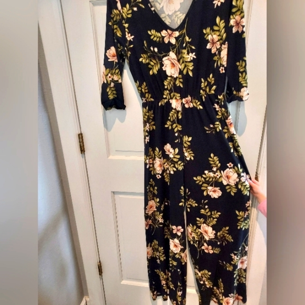 BLACK FLORAL JUMPER